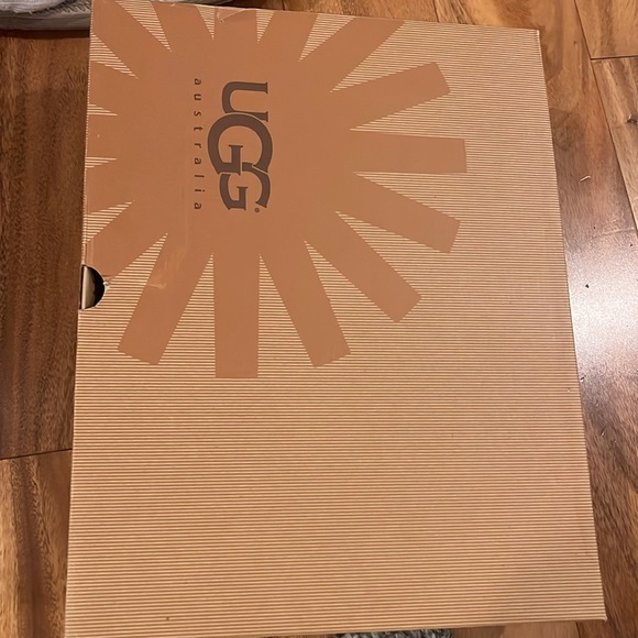 Women Sumner Ugg Boots - Picture 8 of 11